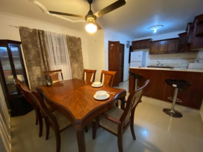 1Dom Rep - Huge cozy 3 bedrooms - Electric transformer and Inverter- close to all transportation Jacobo Majluta - Residencial Paradise V Colina Arroyo 1